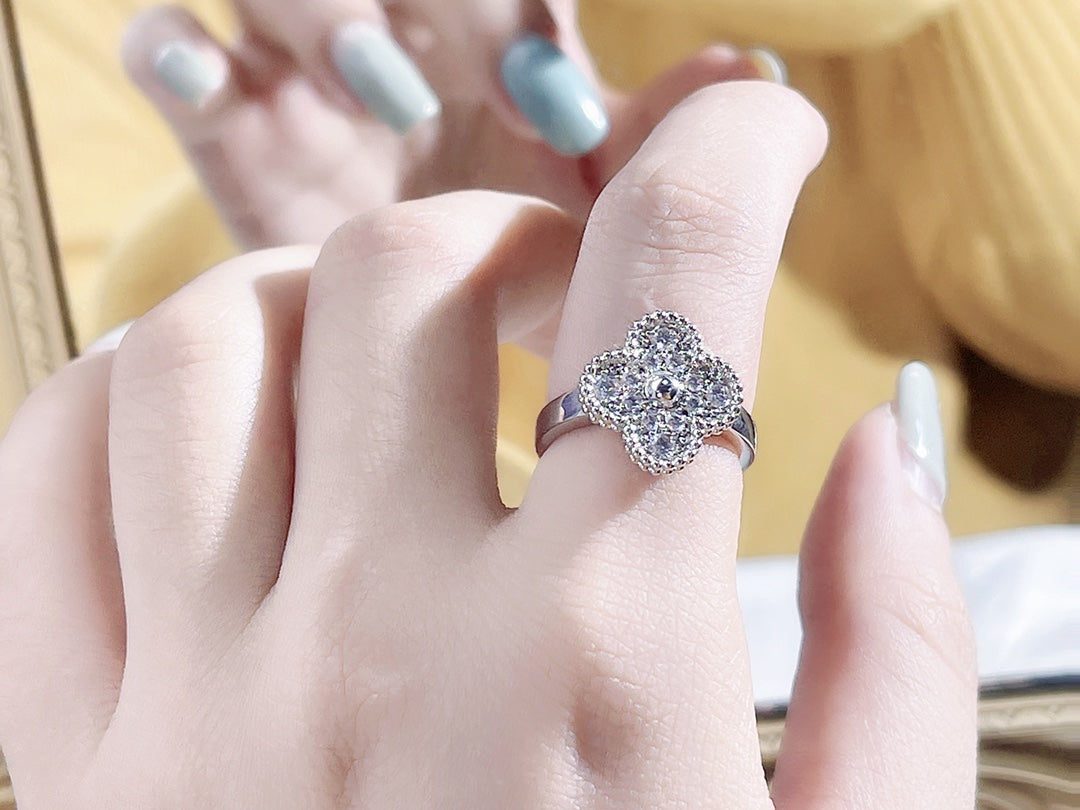 VCA CLOVER DIAMOND RING