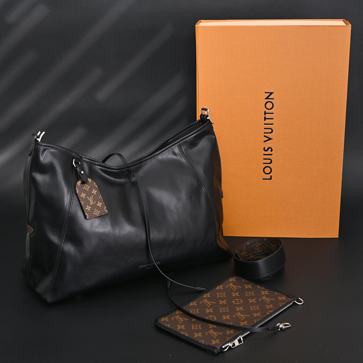 louis-vuitton-black-mahina-leather-hobo-shoulder-bag Tote